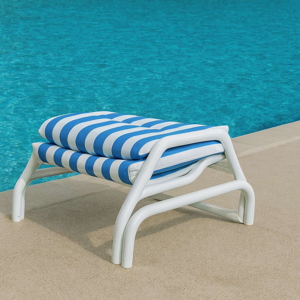 Outdoor lounger